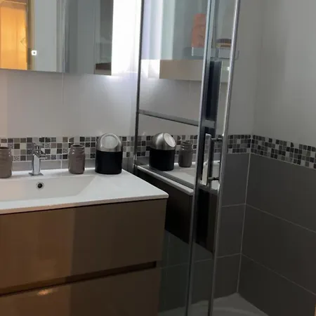 Petite Maison De بيت للعطل